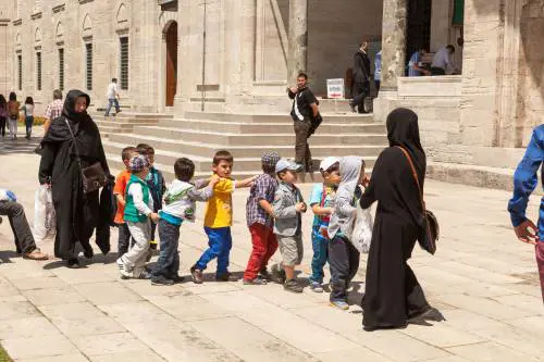 Cina, il governo vieta di dare nomi islamici ai neonati