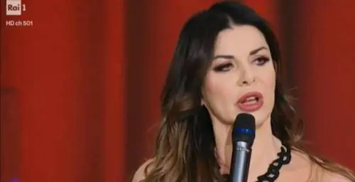 Alba Parietti su Selvaggia Lucarelli: "Lei è a capo di un trio"