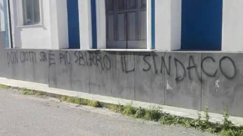 "Don Ciotti sbirro". A Locri gli insulti dopo la visita di Mattarella