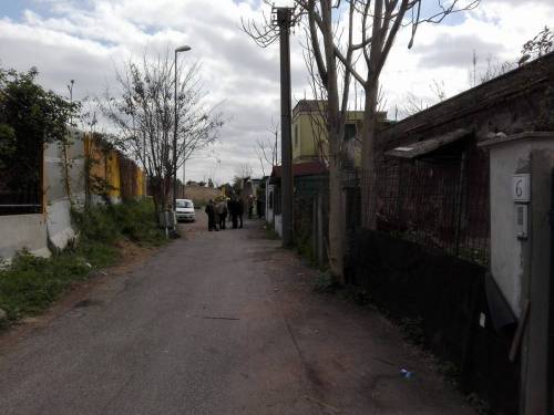 Il vescovo contro gli sgomberi dei campi nomadi: "Non demonizzate i rom"
