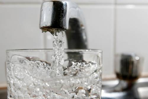 Giornata mondiale dell'acqua: un italiano su tre non si fida di quella del rubinetto