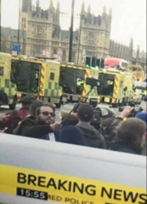 Londra, si scatta un selfie sul luogo dell'attentato