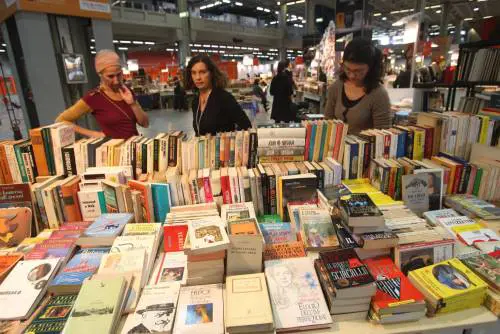 Tempo di Libri, tutti "fuori" con aperitivi e letture