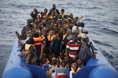 Migranti, Frontex: "Ancora alta la minaccia terrorismo"