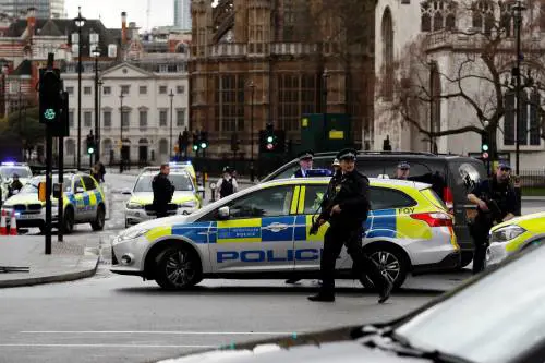 Londra, i parlamentari: "Quel cancello doveva essere chiuso"