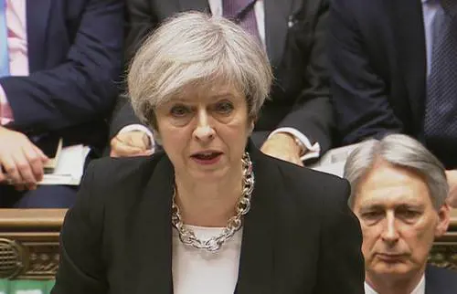 Meno immigrati e "hard Brexit". Così la May punta a vincere le elezioni