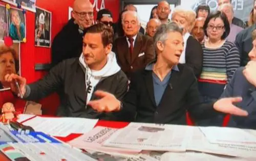 Totti show da Fiorello: "Un rigore a Buffon? Glielo tirerei sui c..."