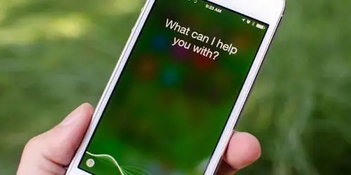 Gran Bretagna, bimbo di 4 anni salva la mamma grazie a Siri