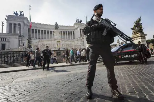 Trattati Ue, allarme infiltrati Esercito in assetto da guerra