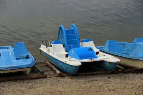 Treviso, si rovescia il pedalò nel lago di Revine: 18enne muore annegato