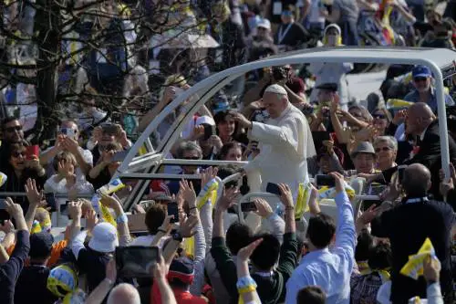 Miracolo Bergoglio Un milione di fedeli di un'Italia antica che si riscopre viva