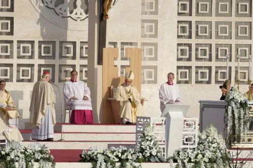 "L'Ultima Popstar": la messa milanese di Francesco