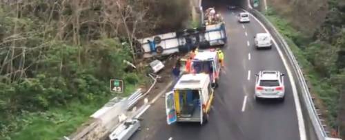 Tir travolge cantiere sulla A10: due operai morti in autostrada
