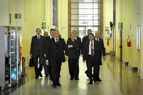 E testimonia in tribunale al processo contro Emilio Fede