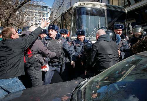 Mosca, nuove condanne dopo quella di Navalny