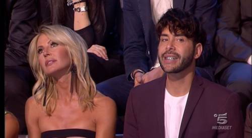 Isola dei Famosi, il sorriso di Giacomo Urtis splende con i denti d'oro da 24 karati