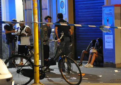 Ragazzo ucciso in tram. Presi gli ultimi due della gang di latinos