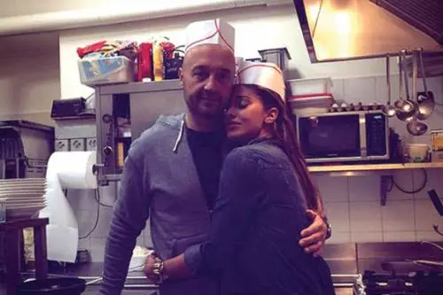 La denuncia dell'ex cuoco del ristorante di Belen: "Lavoravo 17 ore al giorno, ma me ne pagavano 8"