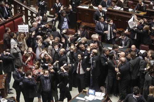 Protesta M5S alla Camera, sospesi dai 5 ai 15 giorni 42 deputati pentastellati