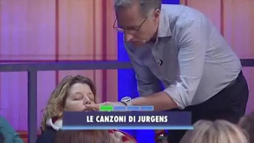 Signora del pubblico si addormenta durante lo show e Paolo Bonolis la sveglia