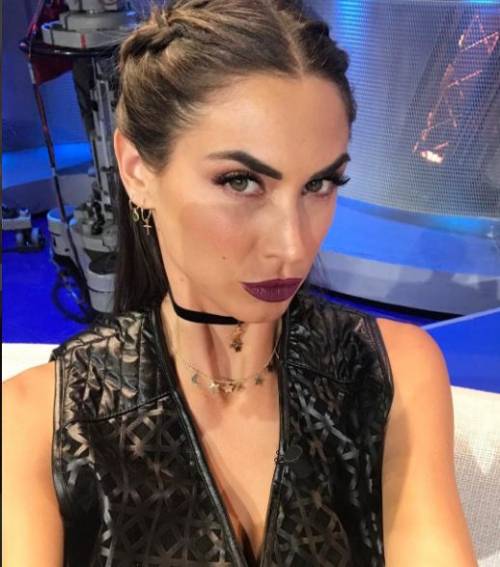 Melissa Satta sul cyberbullismo: "Se porti una minigonna non sei una poco di buono"