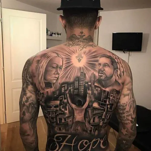 Gabigol esagerato: maxi tatuaggio su tutta la schiena