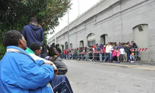 A Milano il Comune strizza ancora l'occhio alle associazioni pro-migranti