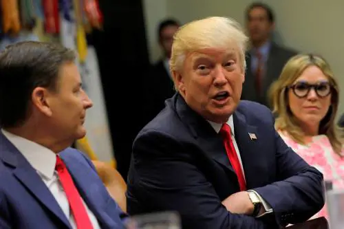 Trump con Jay Timmons, presidente degli Industriali americani