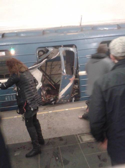 Russia, "esplosione in metro" a San Pietroburgo