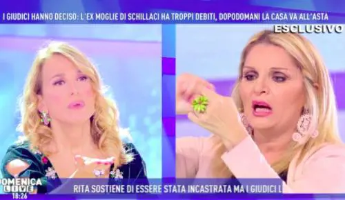 Rita Schillaci strappa la carta d'identità in diretta: "Lo Stato non mi tutela"