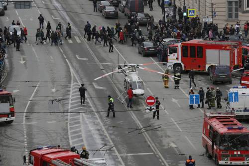 Putin arriva in elicottero sul luogo dell'attentato
