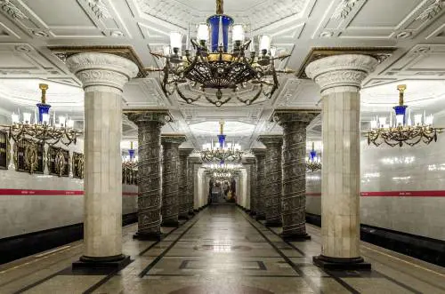 La metropolitana di San Pietroburgo, un gioiello sovietico con 5 linee
