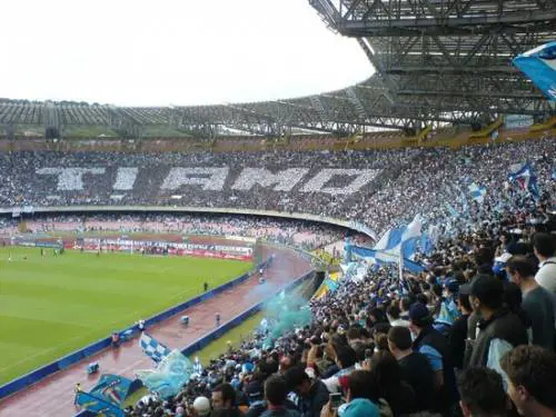 Famiglia juventina costretta dai tifosi del Napoli ad abbandonare lo stadio