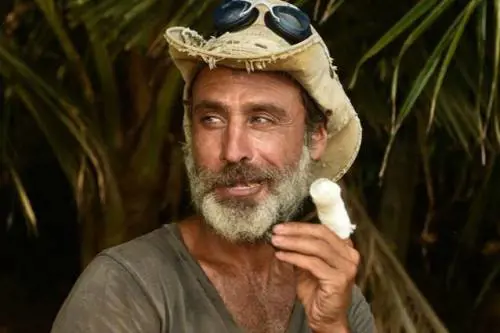 Isola dei Famosi, Raz riflette sulla sua vita: "Non sono sposato e non ho figli. Ma tutto può cambiare"