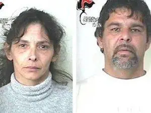 Fanno sesso davanti a pescatore. Le minacciano: "Paga lo spettacolo"