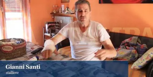 Stalliere torturato per smentire: "Così volevano tagliarmi le dita"