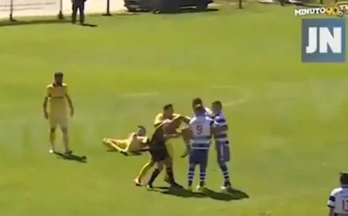 Ginocchiata all'arbitro, calciatore arrestato