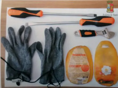 Forzavano le porte blindate con lo shampoo, condannate due ladre