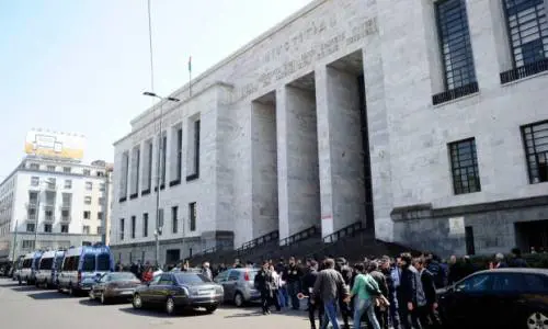 "Umana partecipazione". Ora la procura di Milano "piange" Berlusconi