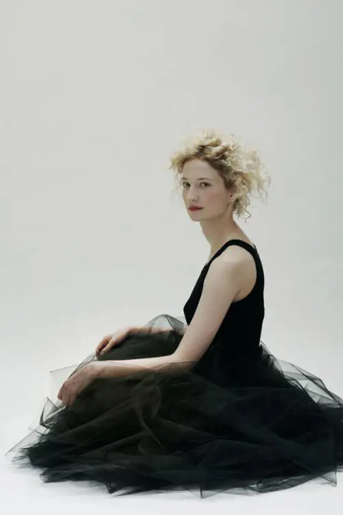 Alba Rohrwacher: "Mi faccio spiare ma solo al cinema"