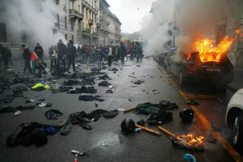 "Armati per il corteo del Primo maggio" Condannati No Expo