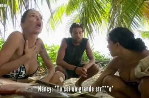 Isola dei Famosi, Nancy Coppola furiosa con Simone: "Non servi a niente"