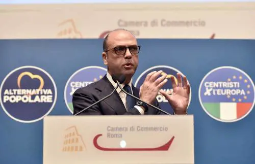 Alfano & Co. lanciano le primarie aperte: "Fuori gli estremisti"
