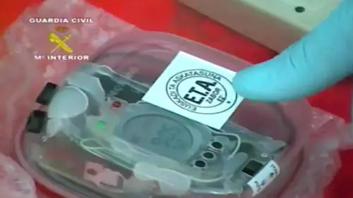 120 armi, tonnellate d'esplosivi: l'Eta ha consegnato gli arsenali