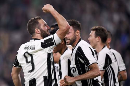 Juventus implacabile allo Stadium: 2-0 al Chievo e messaggio chiaro al Barcellona