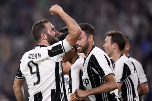 Juventus implacabile allo Stadium: 2-0 al Chievo e messaggio chiaro al Barcellona