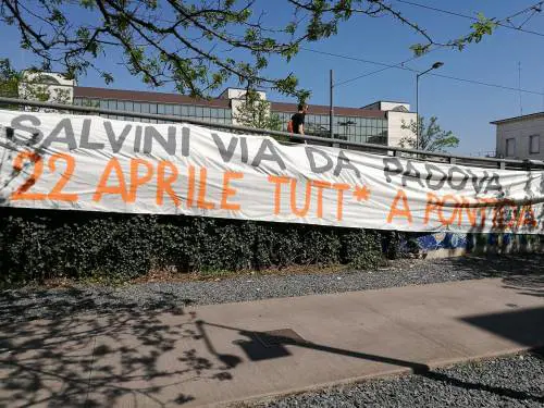 Padova, arriva Salvini: tensione tra centri sociali e polizia