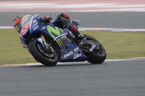 Motogp, Argentina: Vinales crea il vuoto, secondo Rossi. Cadono Lorenzo e Marquez