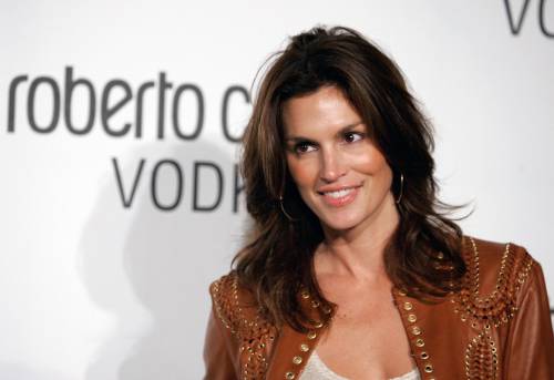 Cindy Crawford hot, in topless e jeans per Vogue