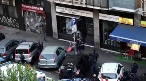Spaccio, arresti e alias. Il folle con il coltello clandestino da 4 anni